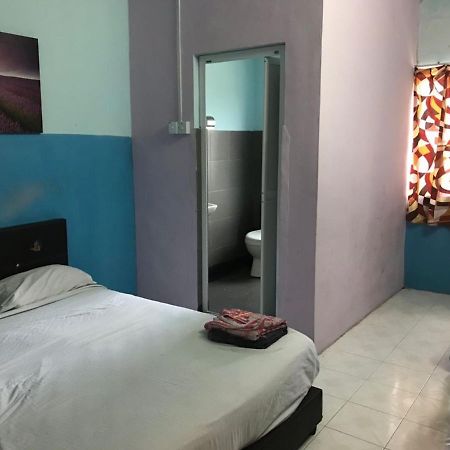 Yb House Hotel Куантан Екстериор снимка