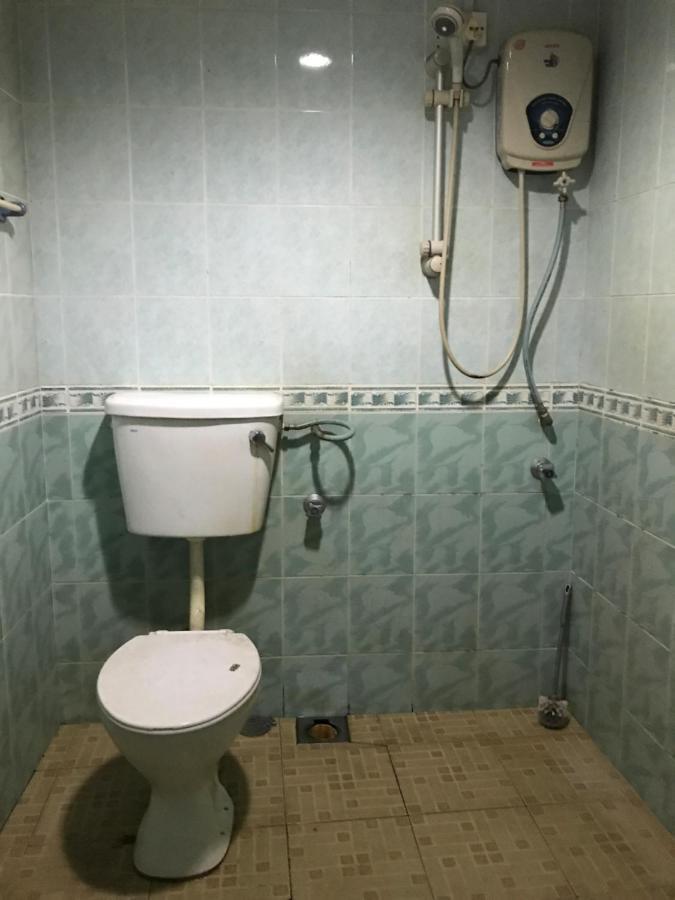 Yb House Hotel Куантан Екстериор снимка