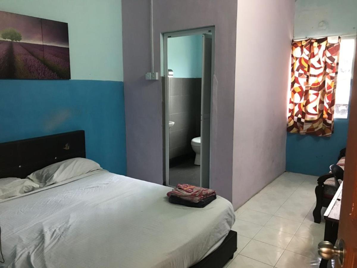 Yb House Hotel Куантан Екстериор снимка