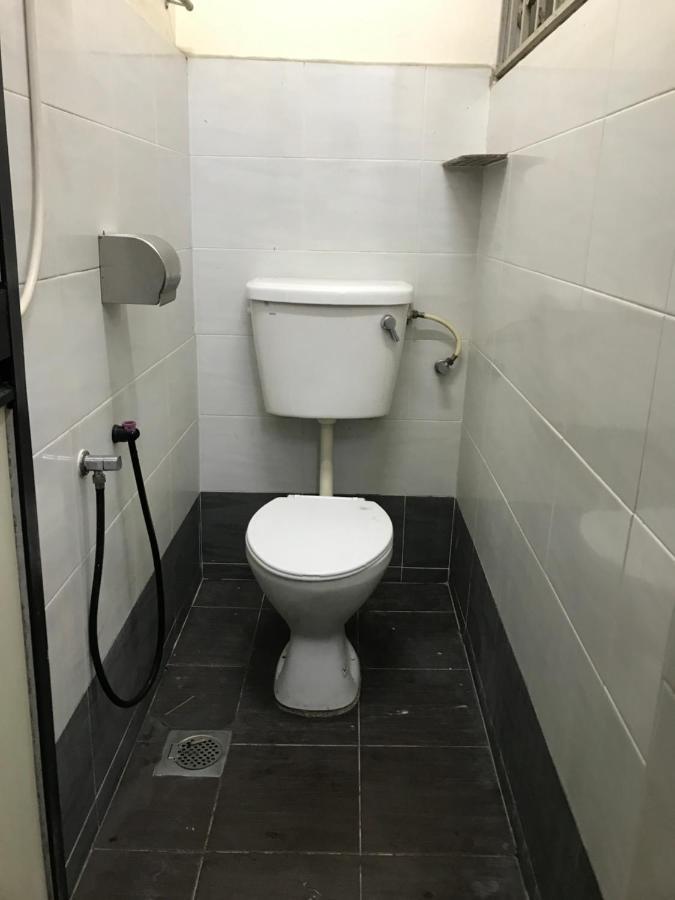 Yb House Hotel Куантан Екстериор снимка