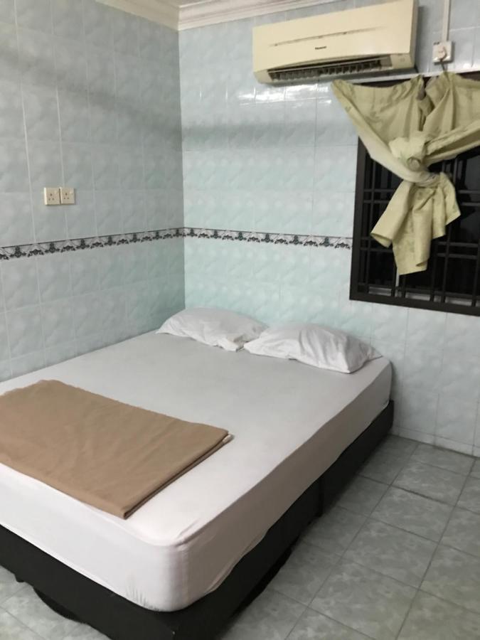 Yb House Hotel Куантан Екстериор снимка