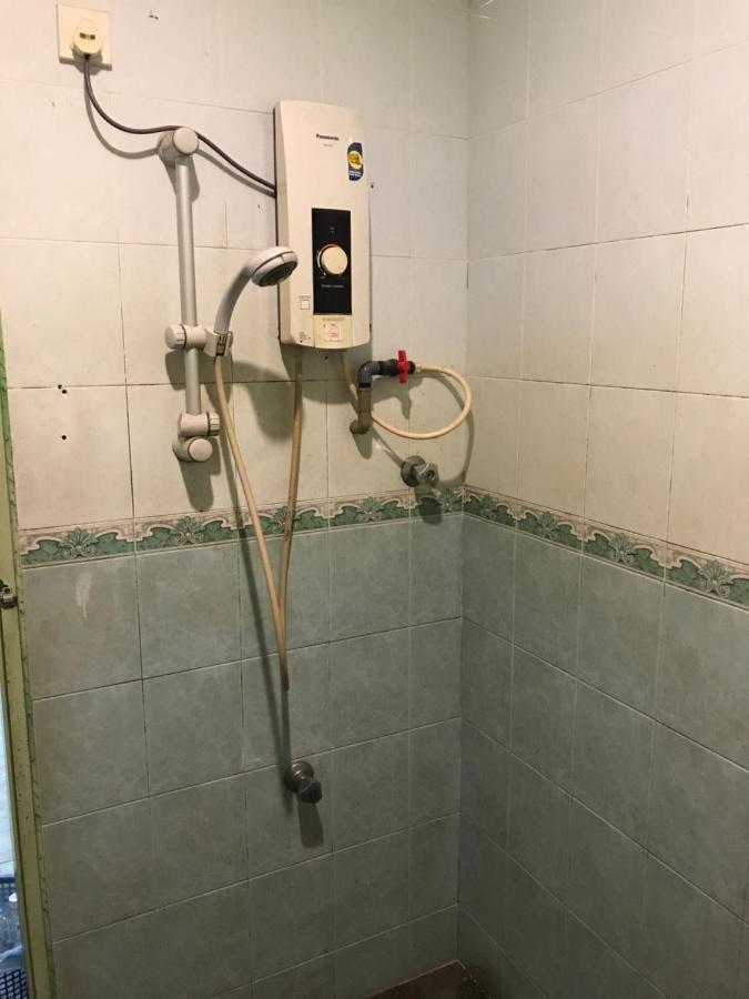 Yb House Hotel Куантан Екстериор снимка