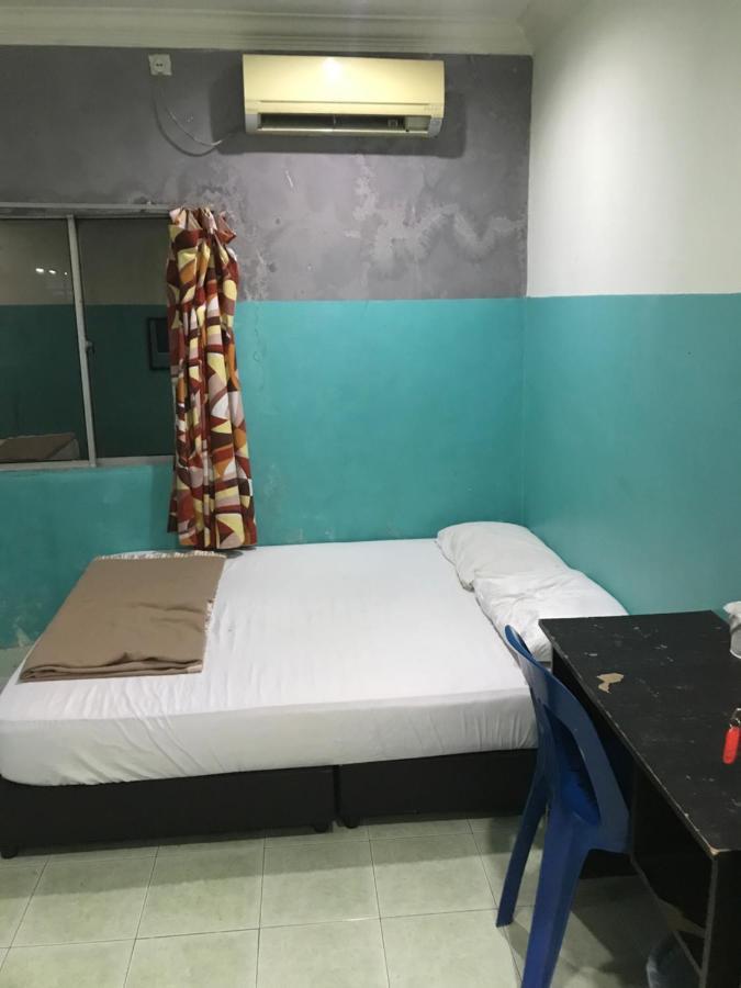 Yb House Hotel Куантан Екстериор снимка